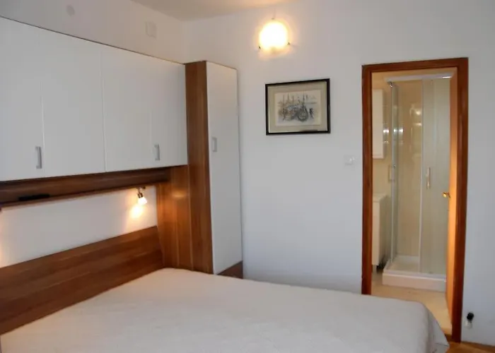 Ruzmarin Konukevi Krk Town