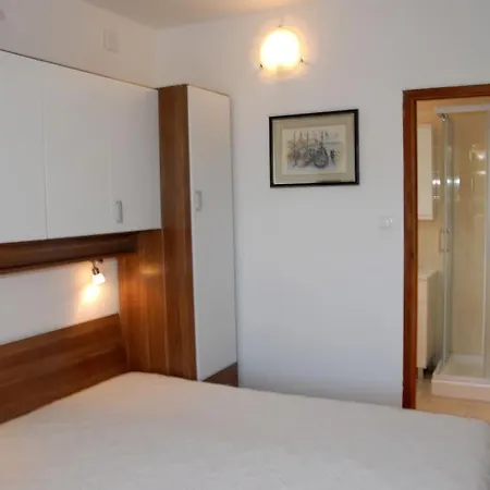 Ruzmarin Pensionat Krk Town